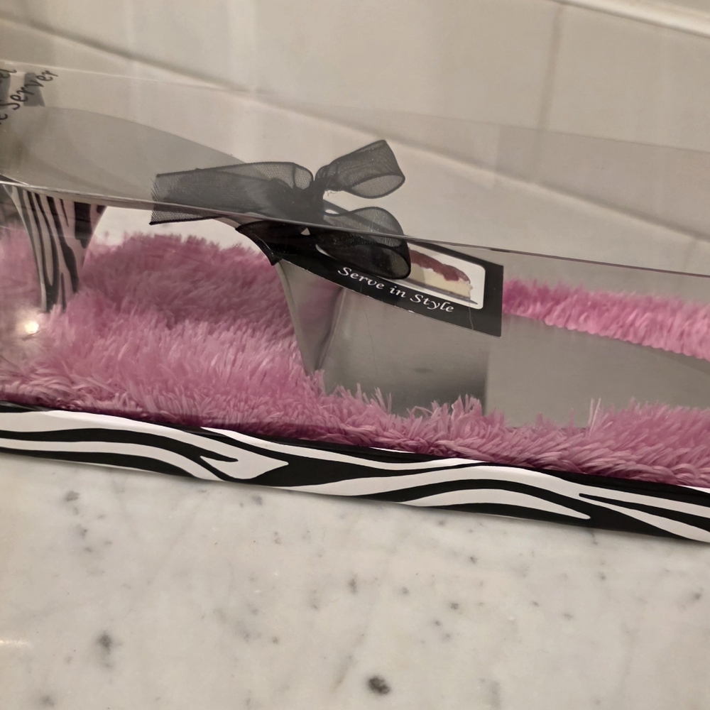 Zebra Kitten Heel Cake Server BNIB